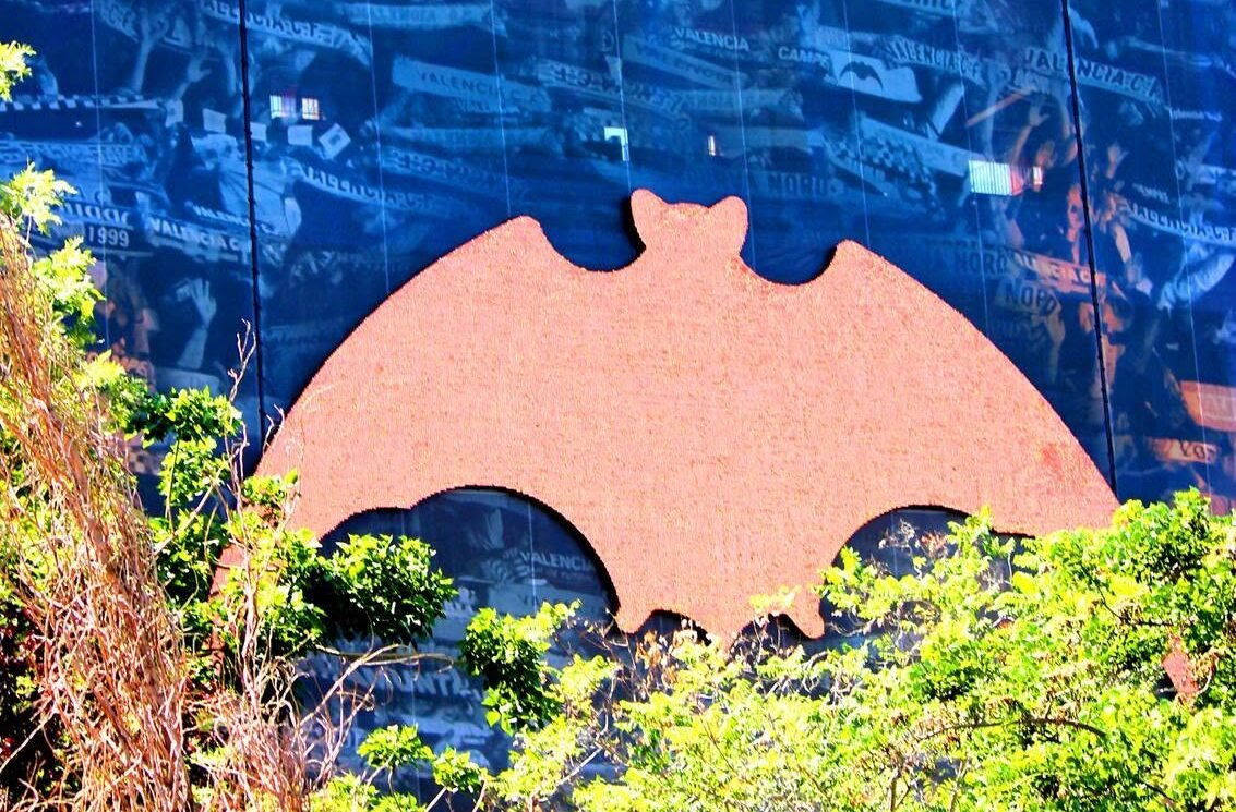 Les symboles de Valence : Chauve-souris, fleur d&rsquo;oranger et céramique